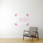 Tenture Elle noue le noeud rose Fête des mariées fond (En situation (horizontale))