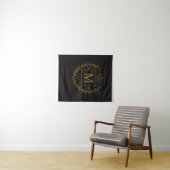 Tenture "Emblème Royal NMKY – Monogramme M Crest Design" (En situation (horizontale))