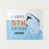 Tenture Enfants de requins 5e anniversaire Contexte person (Devant (Horizontal))