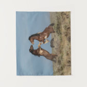 Tenture Étalons de chevaux sauvages se battant (Devant)