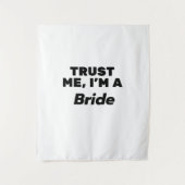 Tenture Faites-moi confiance, je suis une mariée (Devant)
