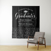 Tenture Félicitations deux diplômés Black Silver Confetti (En situation)