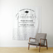 Tenture Félicitations Deux Diplômés Silver Confetti Party (En situation)