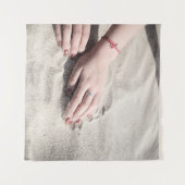 Tenture Femme allongée sur le sable blanc (Devant (Horizontal))