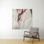 Tenture Femme allongée sur le sable blanc (En situation (horizontale))