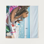 Tenture Femme allongée sur une chaise longue qui couvre so (Devant (Horizontal))