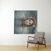 Tenture Femme aux fleurs sur la tête flottant dans un étan (En situation (horizontale))