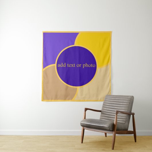 Tenture Feng Shui Nord-Ouest violet, jaune et beige (En situation)