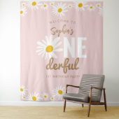 Tenture Fête d'anniversaire rétro rose ONEderful 1ère anné (En situation)