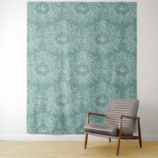 Tenture Feuille dessiné à la main monogramme vert mariage  (En situation)