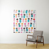 Tenture Feuilles colorés d'ananas, doodle tropical. (En situation)