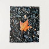 Tenture Feuilles d'automne sur les rochers noirs (Devant)