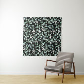 Tenture Feuilles d'Eucalyptus : Motif de fleurs blanches (En situation)