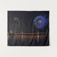 Feux d'artifice avec éclair