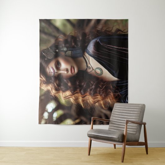 Tenture Fille avec bijoux (En situation)