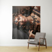 Tenture Fille avec bijoux (En situation)