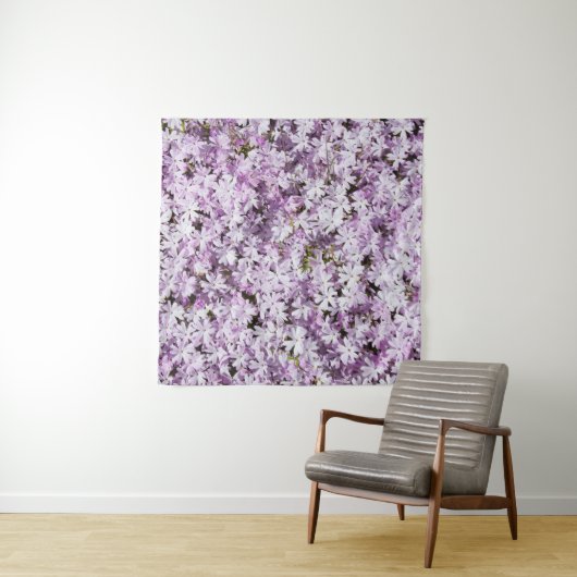 Tenture Fleur violette, fond de fraîcheur estivale. (En situation)