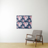 Tenture Fleurs blanches et roses sur bleu foncé. (En situation (horizontale))