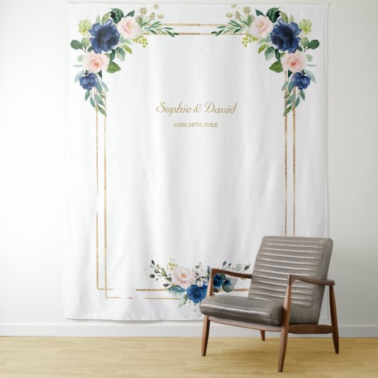 Tenture Fleurs de Fard Bleu Mariage Photobooth (En situation)