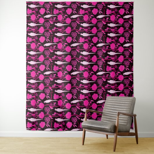 TENTURE FLEURS DE FUCHSIA ROSE NOIRE ART DÉCO, PARROTS BLA (En situation)