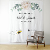 Tenture Fleurs d'eucalyptus blanches pour la future mariée (En situation)