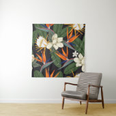 Tenture Fleurs tropicales, arrière - plan foncé, sans cout (En situation)