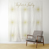 Tenture Fond de décor pour photobooth de mariage blanc or  (En situation)