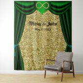 Tenture Fond de décor rideau vert infini paillettes dorées (En situation)