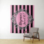 Tenture Fond de fête d'anniversaire rayé argent noir rose (En situation)