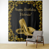 Tenture Fond de fête d'anniversaire XL chaussure dorée noi (En situation)