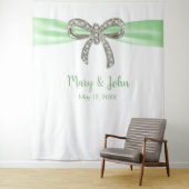 Tenture Fond de mariage à noeud en diamant avec ruban vert (En situation)