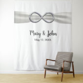 Tenture Fond de mariage argent infini ruban blanc (En situation)