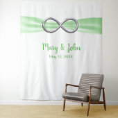 Tenture Fond de mariage argent infini ruban vert (En situation)