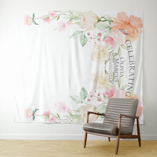 Tenture Fond de mariage aux pivoines ivoire corail pastel (En situation (horizontale))