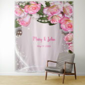 Tenture Fond de mariage élégant avec roses roses et perles (En situation)