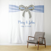 Tenture Fond de mariage en arc avec ruban bleu diamant (En situation)