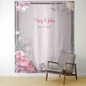 Tenture Fond de mariage floral rose et papillon (En situation)