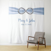 Tenture Fond de mariage Infinity Argent Ruban Bleu (En situation)