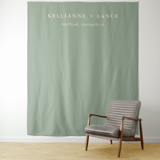 Tenture Fond de mariage simple vert sauge moderne (En situation)