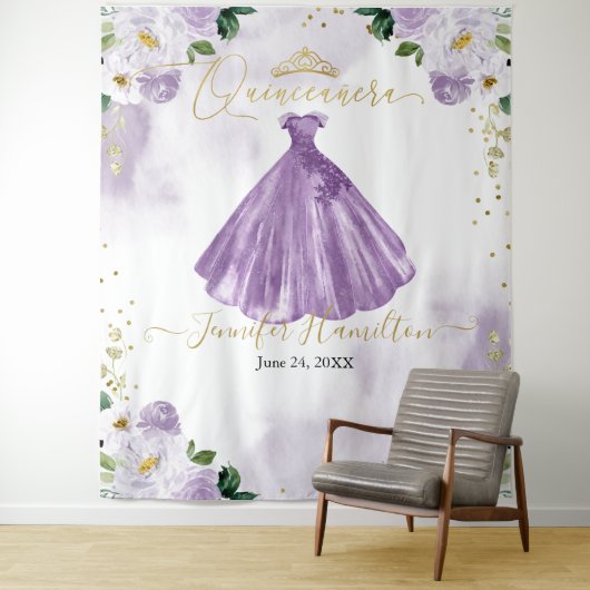 Tenture Fond pour Quinceanera Robe florale violette (En situation)