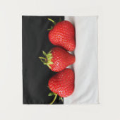 Tenture Fraises sur noir sur blanc wtcnm (Devant)