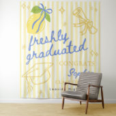 Tenture Freshly Graduated Lemon Blue Bow Graduation (En situation)