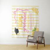 Tenture Freshly Graduated Lemonade Grad Party Backdrop (En situation)