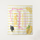Tenture Freshly Graduated Lemonade Grad Party Backdrop (Devant)