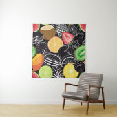 Tenture Fruits tropicaux colorés, fond noir. (En situation)