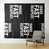Tenture Funny Wake Fast Repeat Graphisme Sarcastique (En situation (horizontale))