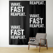 Tenture Funny Wake Fast Repeat Graphisme Sarcastique (En situation)