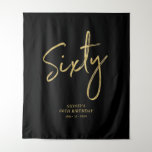 Tenture Gold & Black 60th Birthday Party Backdrop Tapestry<br><div class="desc">Cette tapisserie moderne est parfaite pour un 60ème anniversaire noir et or chic. Vos invités apprécieront de prendre une photo avec cette toile de fond sophistiquée de fête et de se souvenir de votre journée spéciale. Le design comporte un script de brosse doré " Sixty " avec du texte personnalisé....</div>