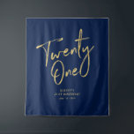Tenture Gold & Navy Blue 21st Birthday Party Contexte<br><div class="desc">Cette tapisserie moderne est parfaite pour une soirée 21ème anniversaire noir et or chic. Vos invités apprécieront de prendre une photo avec cette toile de fond sophistiquée de fête et de se souvenir de votre journée spéciale. Le design comporte un script de brosse doré " Twenty One " avec du...</div>