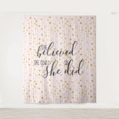 Tenture Gold & Pink Stripe Dot Elle Croyait Qu'Elle Pourra (Devant)